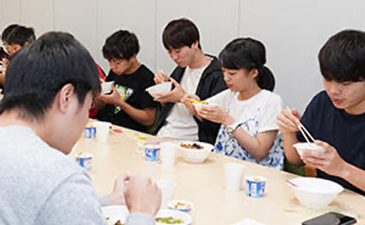 体組成測定や健康レシピ試食会などを通して栄養バランスのことや食事の大切さや楽しさを体験！