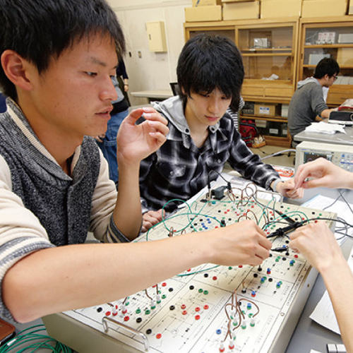 電子情報工学コース1年生の学び